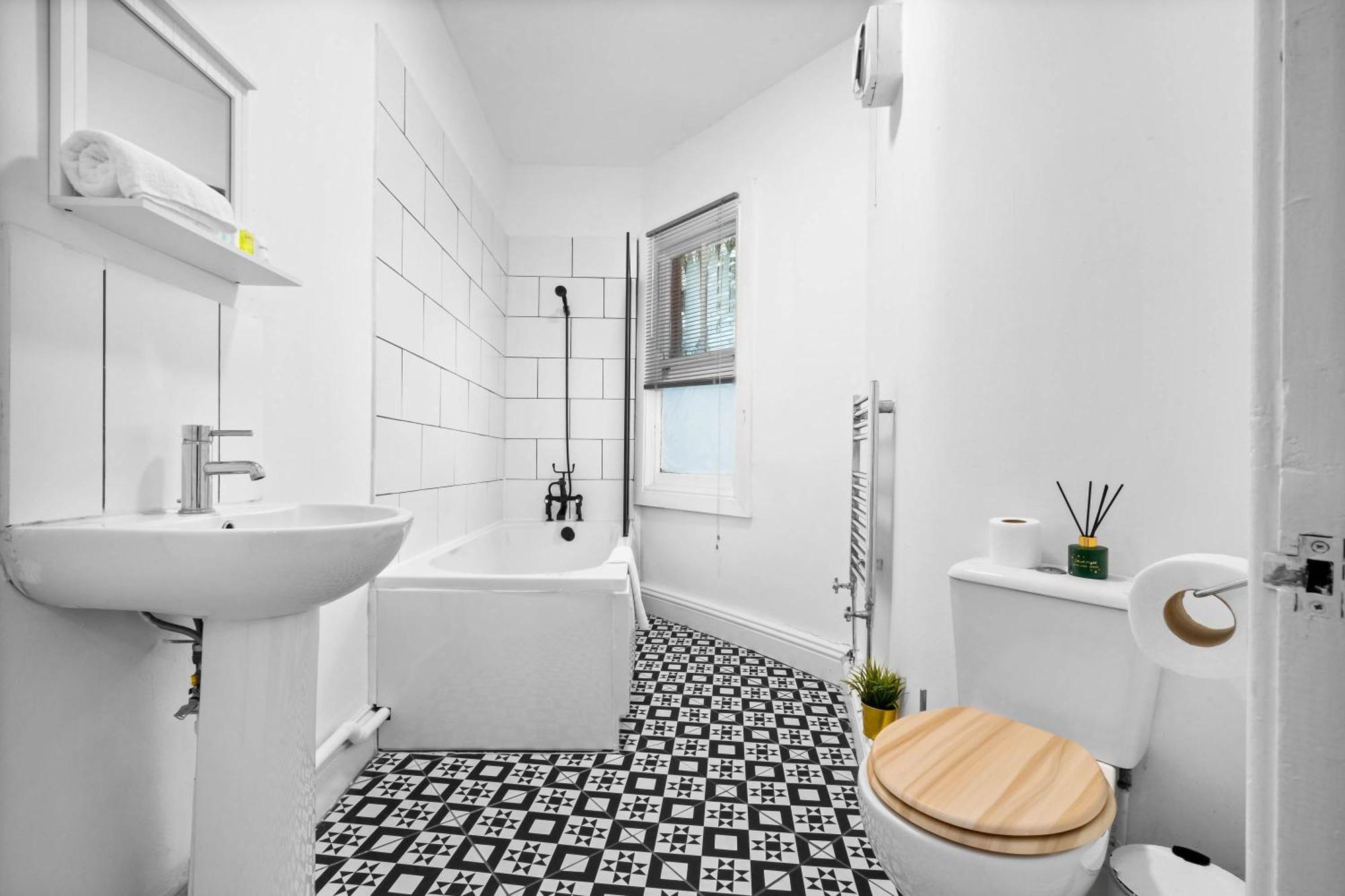 Luxury Apartment - Wolverhampton - Netflix - Smart Tv - Fast Wifi - 7Apc מראה חיצוני תמונה