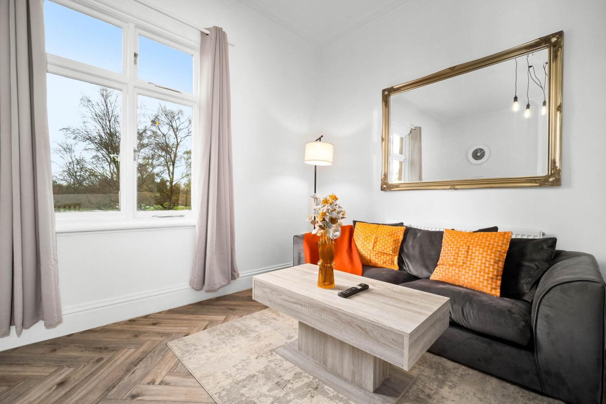 Luxury Apartment - Wolverhampton - Netflix - Smart Tv - Fast Wifi - 7Apc מראה חיצוני תמונה